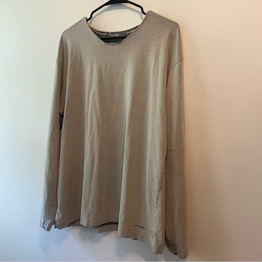 Patagonia distressed men’s long sleeved shirt large